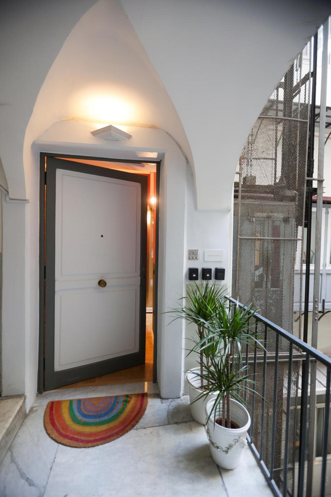 Alma De Chiaja - Design Suites & Apartments ナポリ エクステリア 写真